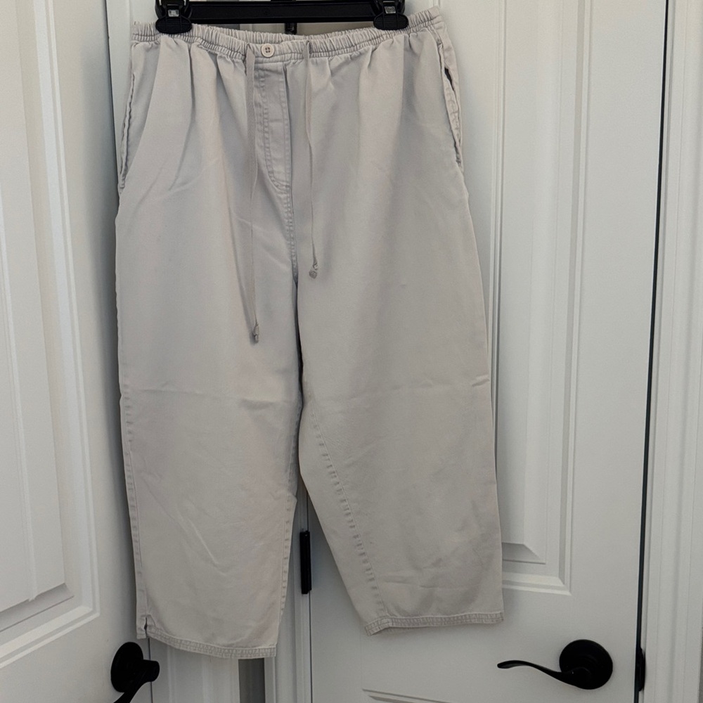 Mountain Lake Light Beige Capris
